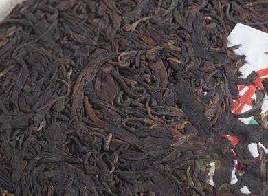 Эксклюзивный Коллекционный Чай Е Шэн Цяо Му Шэн Бин красная печать Чжун Ча 90-е годы 380 г